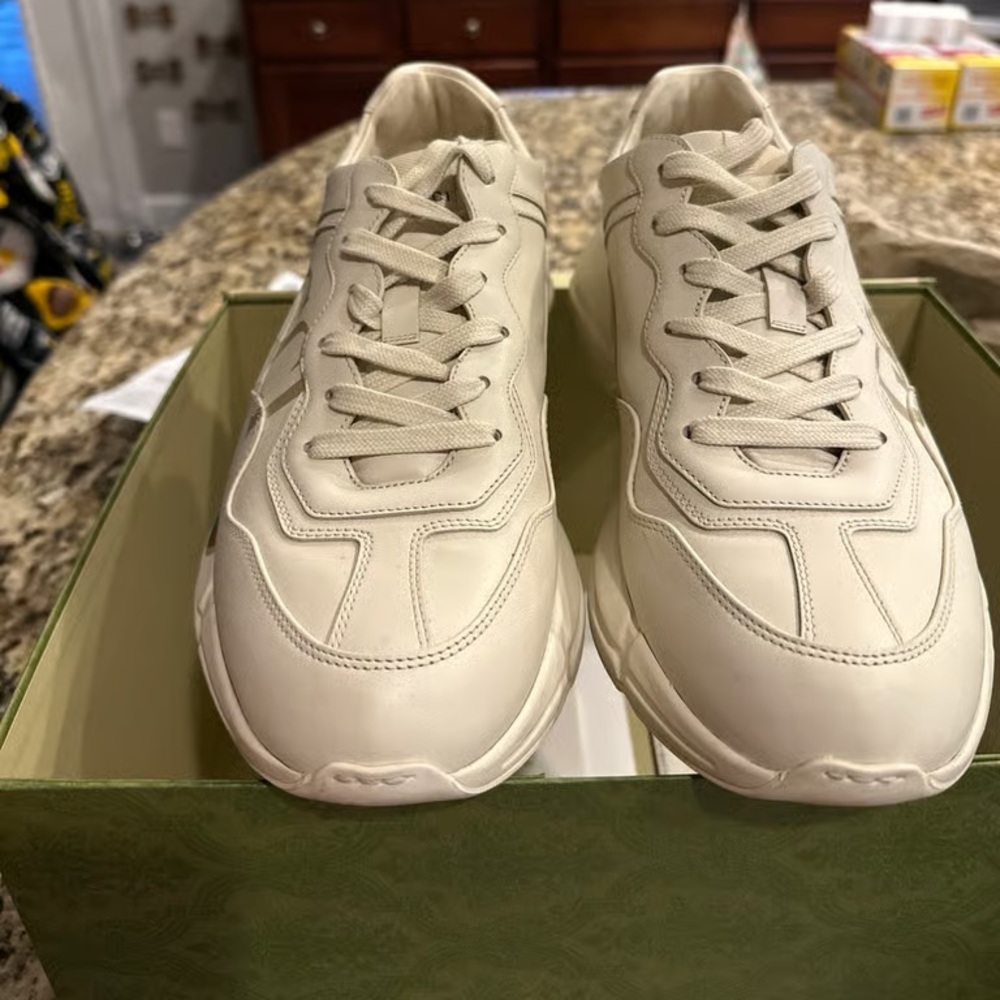 Gucci womens White Sneakers - Picture 2 of 4